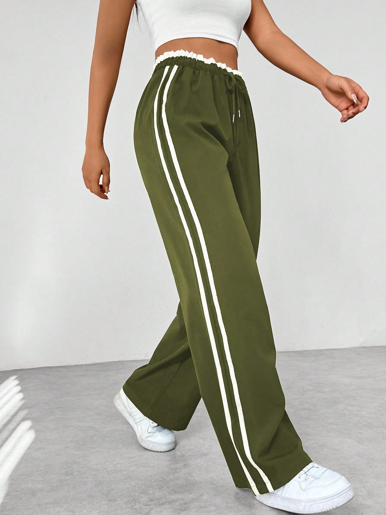 Sanne | Dames sportieve wide-leg broek met zijstrepen en trekkoord