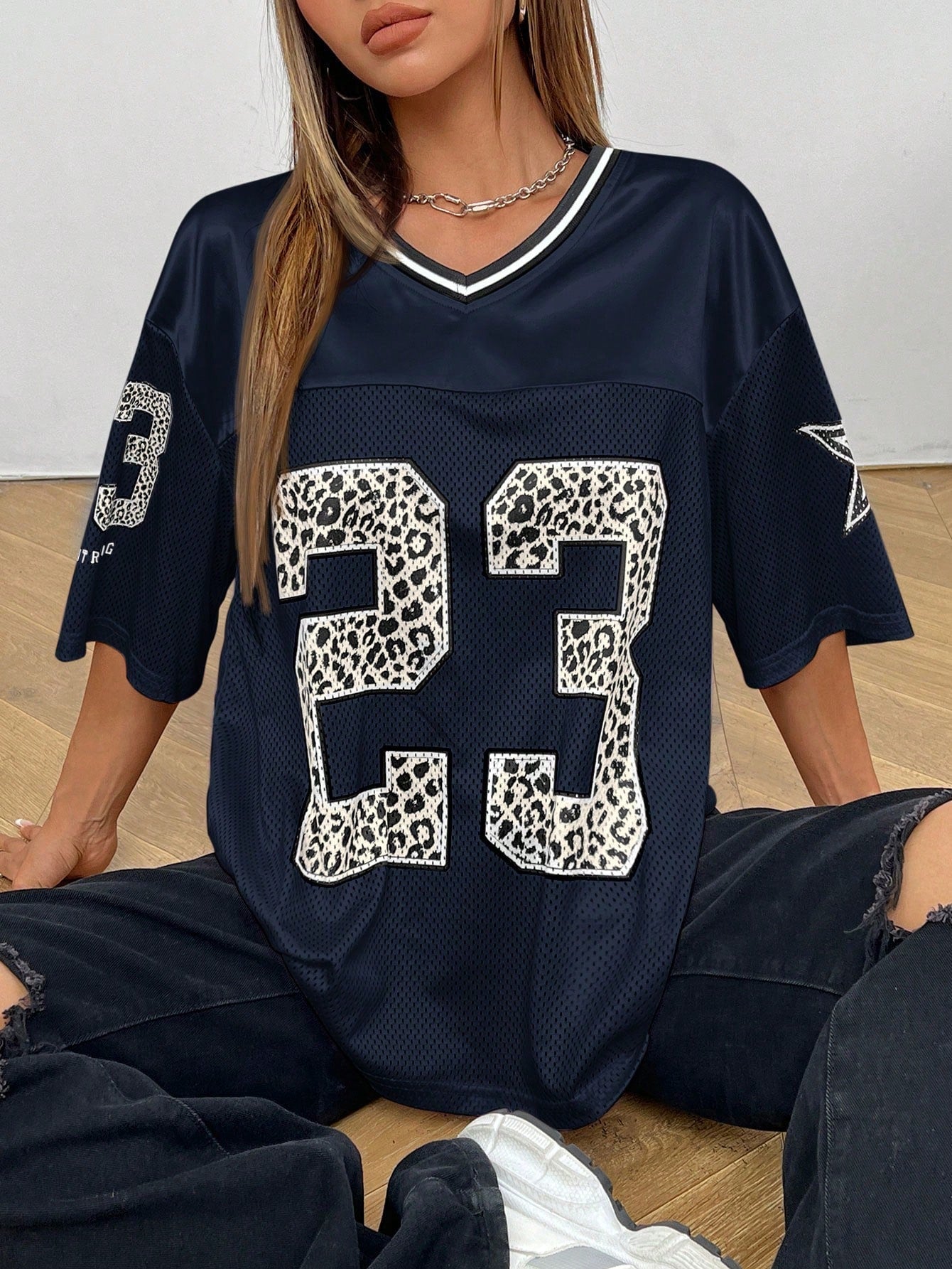 Ayla | Dames oversized mesh jersey shirt met V-hals en dierenprint