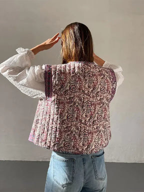 Fleur | Dames losvallend gewatteerd gilet met bloemenprint en open voorkant