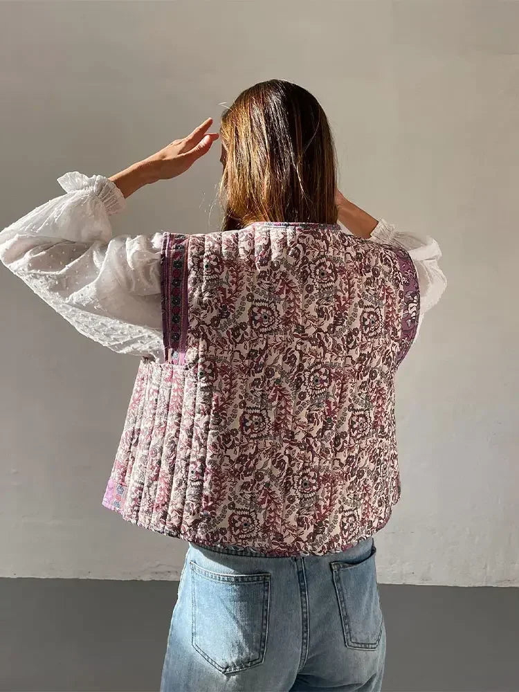 Fleur | Dames losvallend gewatteerd gilet met bloemenprint en open voorkant