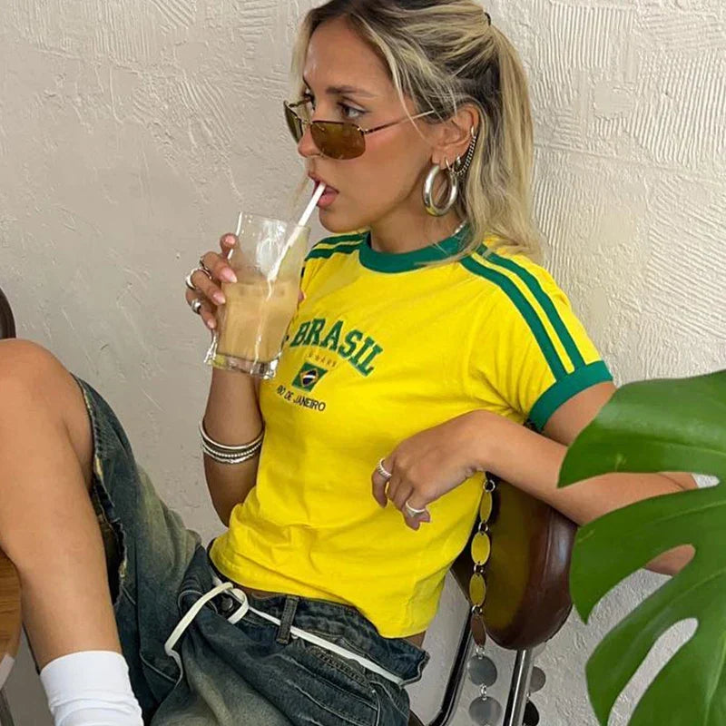 Elvinde | Dames Cropped T-Shirt met Brazilië-Print en getailleerde snit