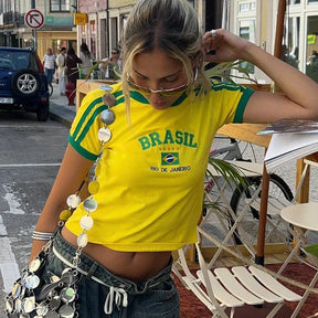 Elvinde | Dames Cropped T-Shirt met Brazilië-Print en getailleerde snit