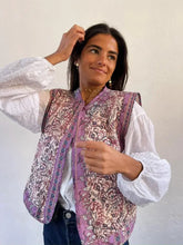 Fleur | Dames losvallend gewatteerd gilet met bloemenprint en open voorkant