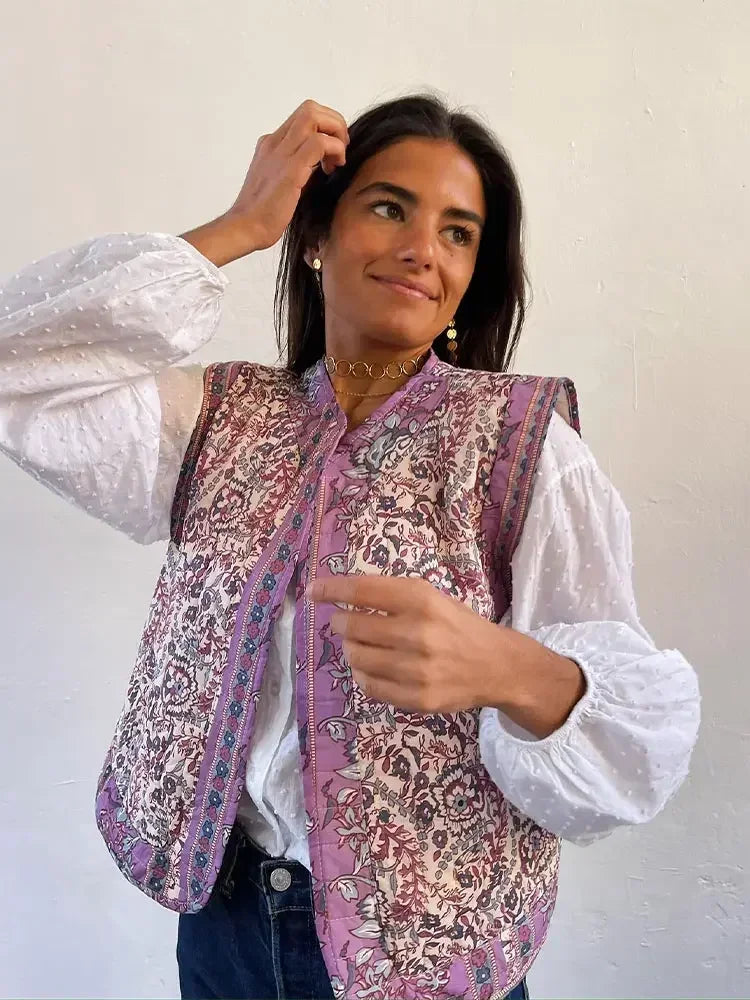 Fleur | Dames losvallend gewatteerd gilet met bloemenprint en open voorkant