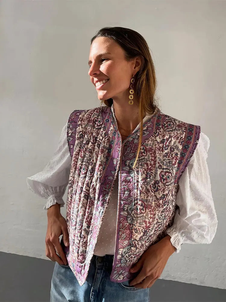 Fleur | Dames losvallend gewatteerd gilet met bloemenprint en open voorkant