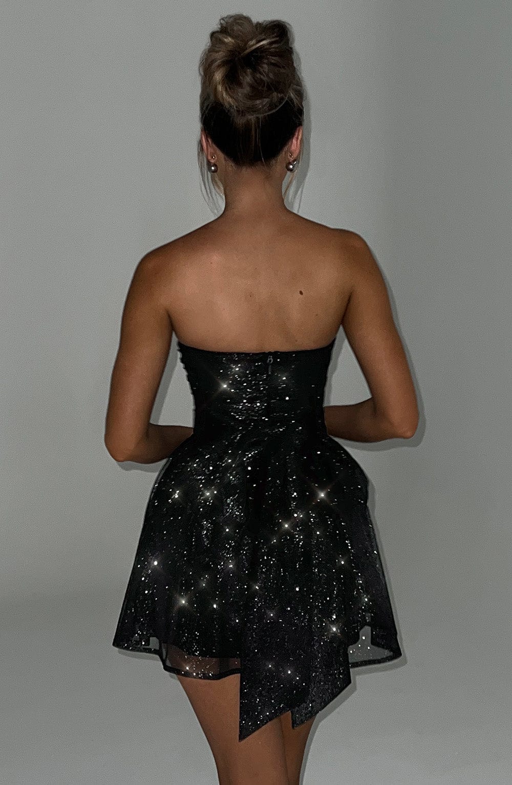 Katrina | Dames Schouderloze Minijurk met Glitterdetails en Uitlopende Rok